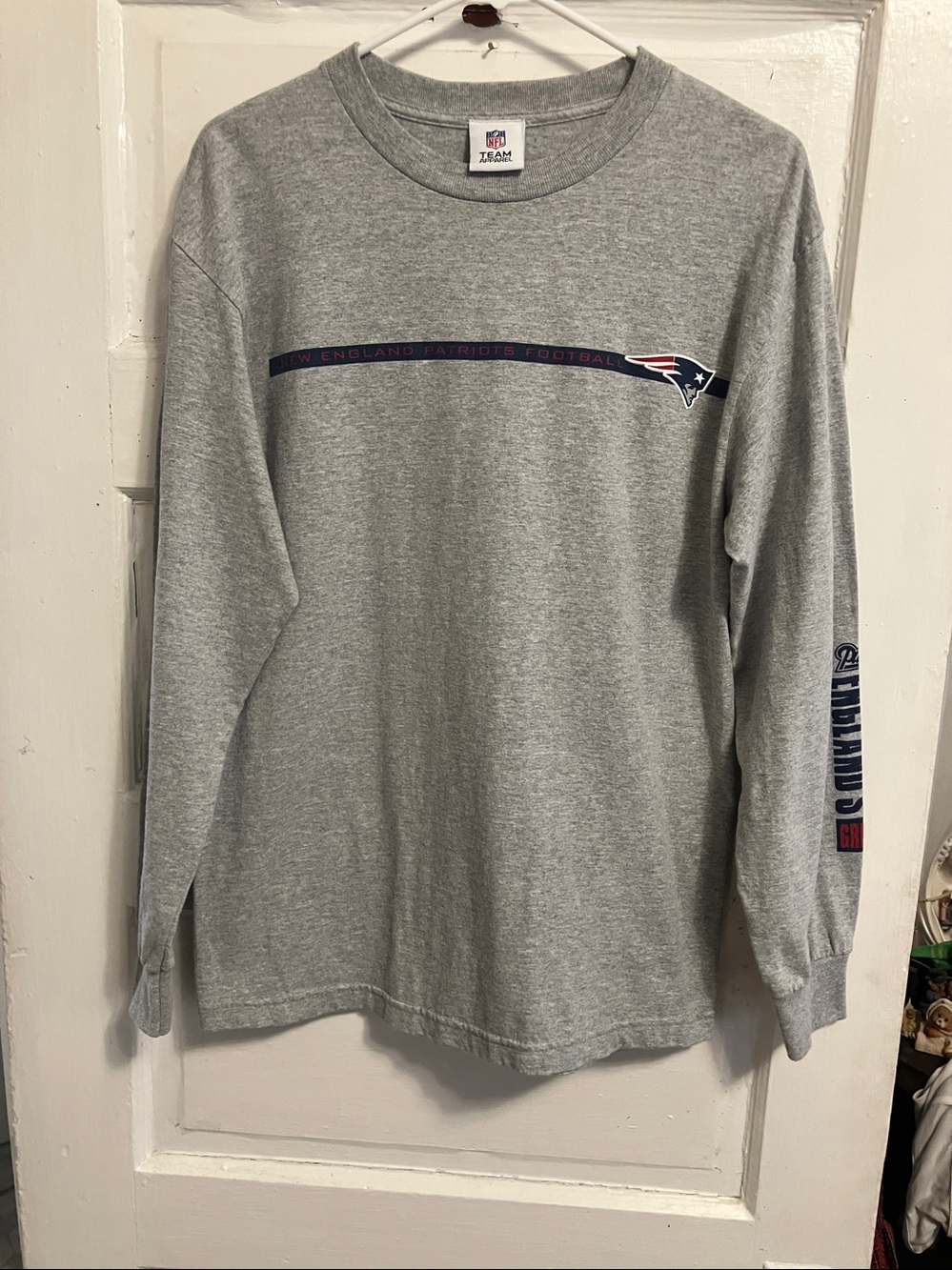 Like new ( may have been used once n I washed it ) NFL  women’s sz M long